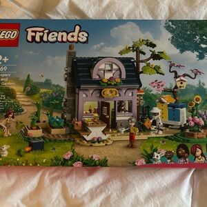 **SOLD** LEGO Friends Heartlake City Café Set - Purple, Green, Pink